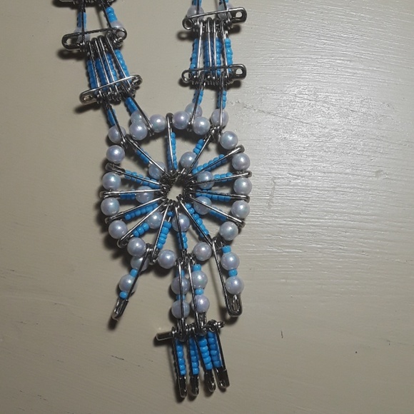 Safety pin handmade seed bead necklace - Picture 5 of 8